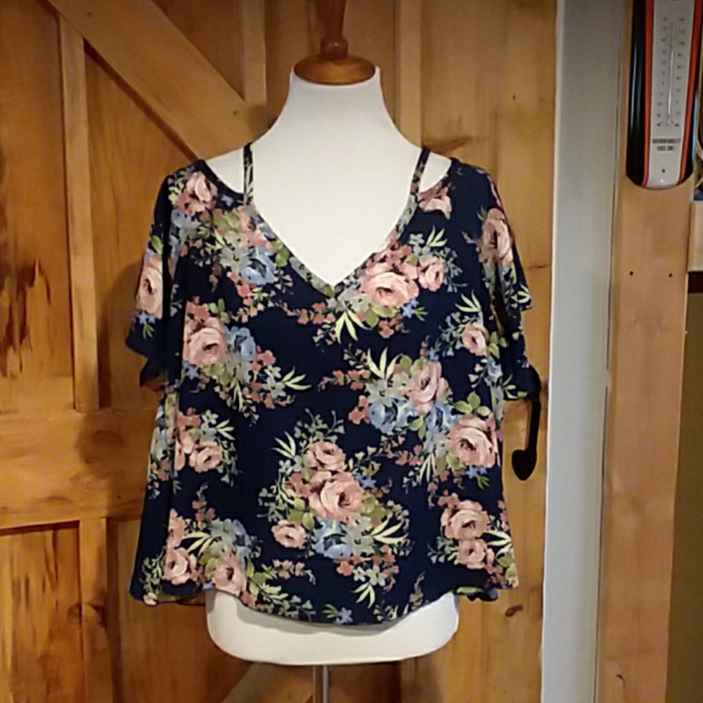 Cold shoulder blouse - Picture 2 of 3